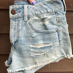 Light denim shorts || 2